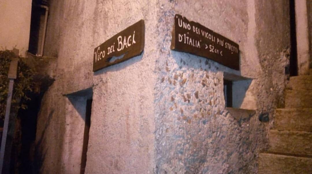 Monolocale Nel Centro Storico Panzió Aieta Kültér fotó