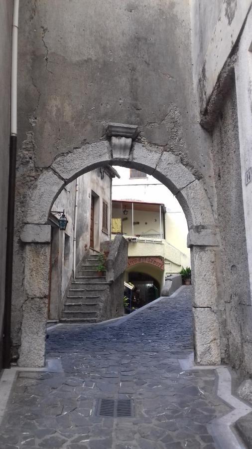 Monolocale Nel Centro Storico Panzió Aieta Kültér fotó