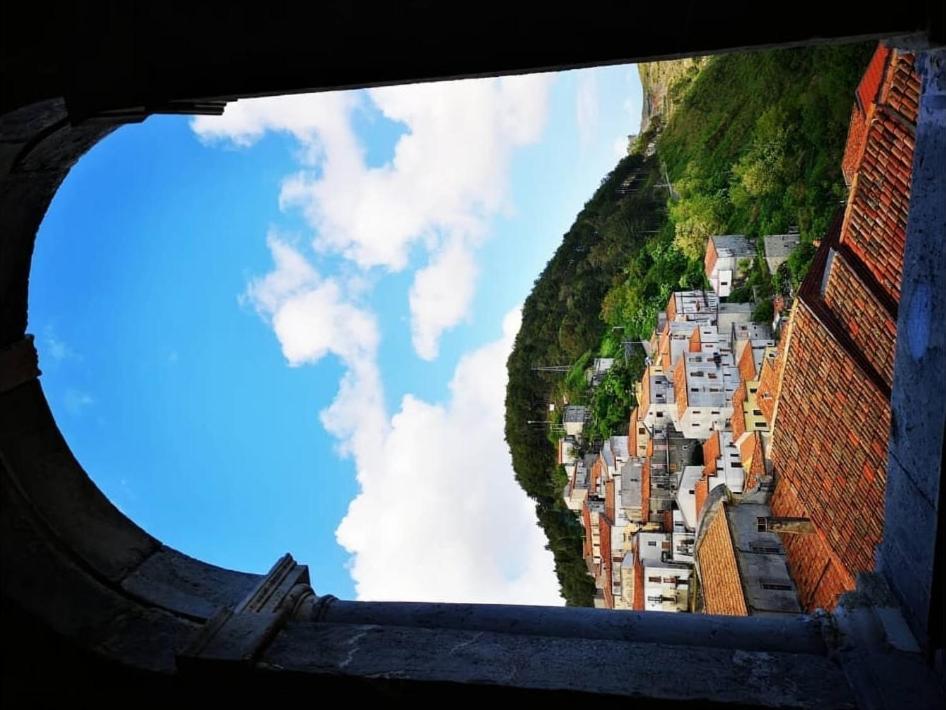 Monolocale Nel Centro Storico Panzió Aieta Kültér fotó